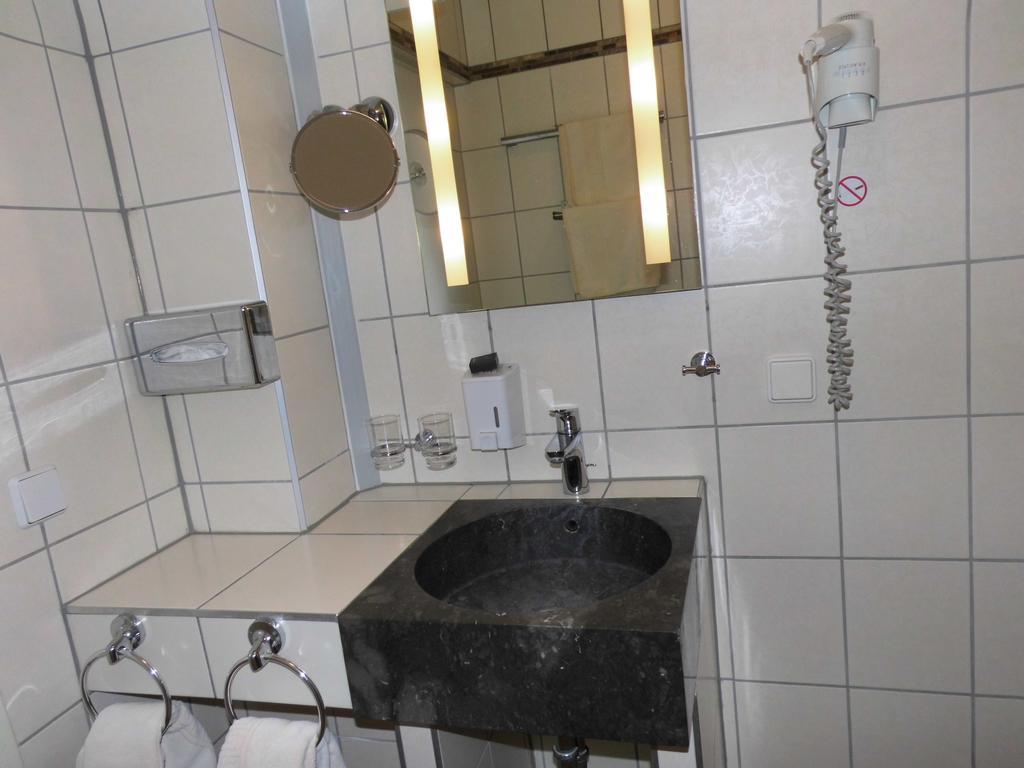 Aparthotel Guzulka & Restaurant เบอร์ลิน ภายนอก รูปภาพ