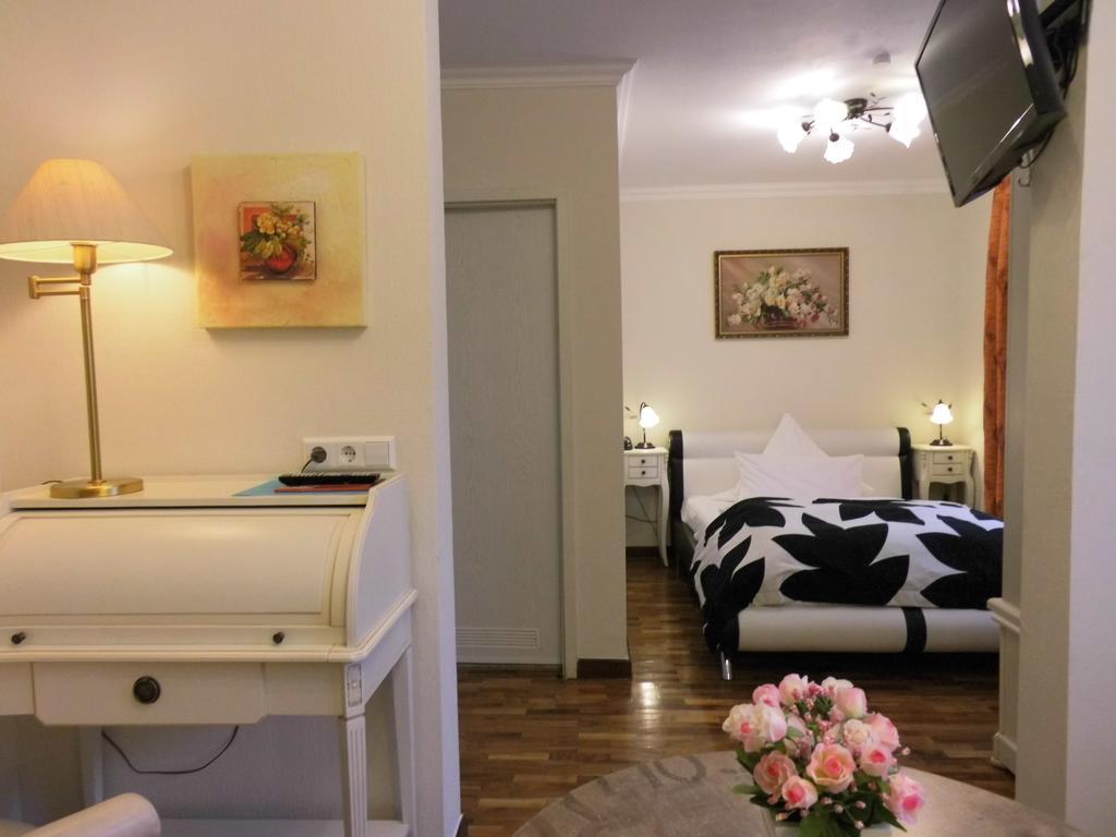 Aparthotel Guzulka & Restaurant เบอร์ลิน ภายนอก รูปภาพ