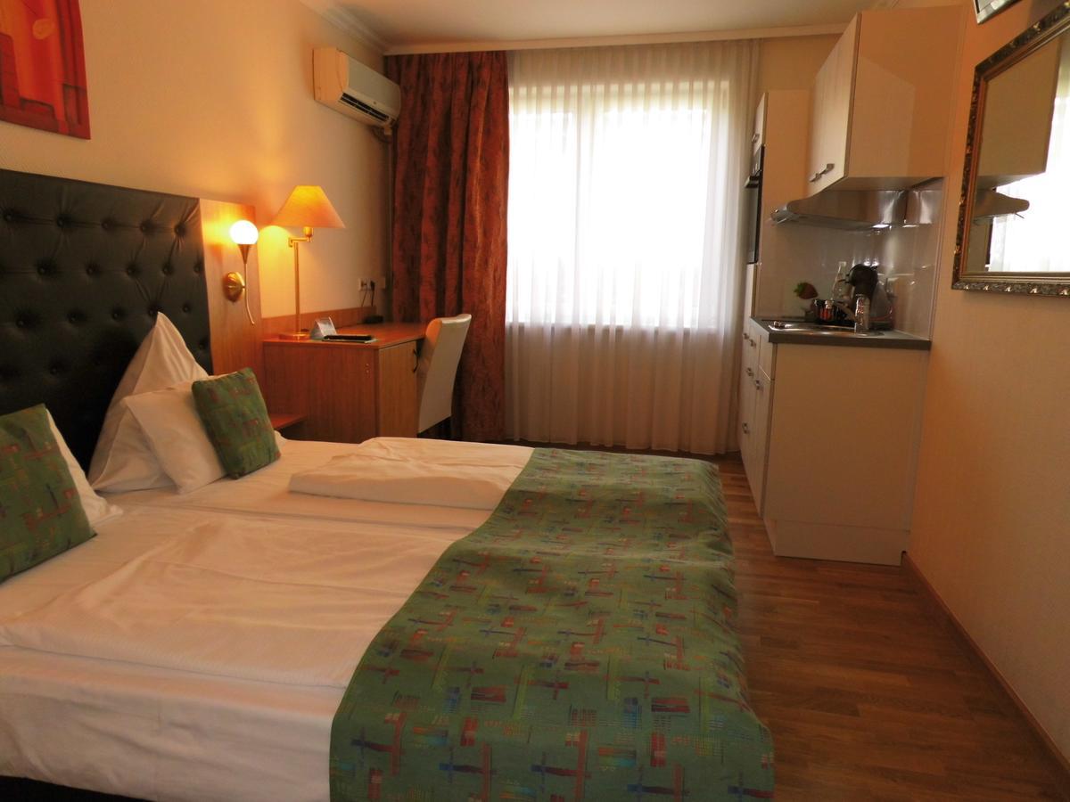 Aparthotel Guzulka & Restaurant เบอร์ลิน ภายนอก รูปภาพ